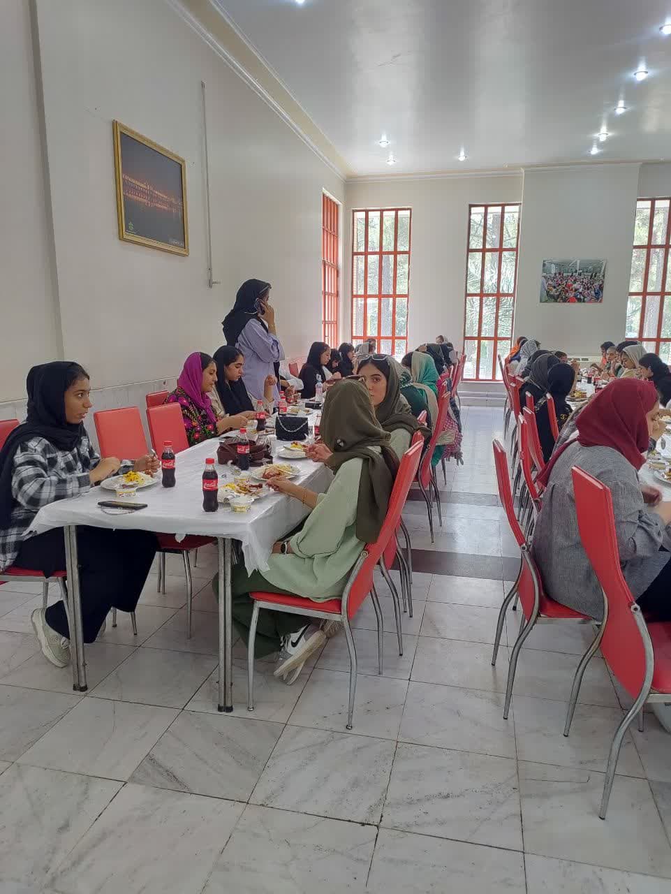 دبیرستان دوره دوم سرو اندیشان آفاق